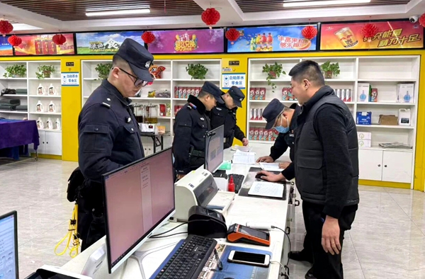 白水城关派出所开展风险隐患排查化解整治行动。