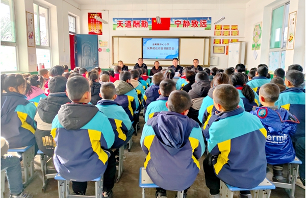 合阳县公安局金峪派出所走进辖区学校开展法治宣传。