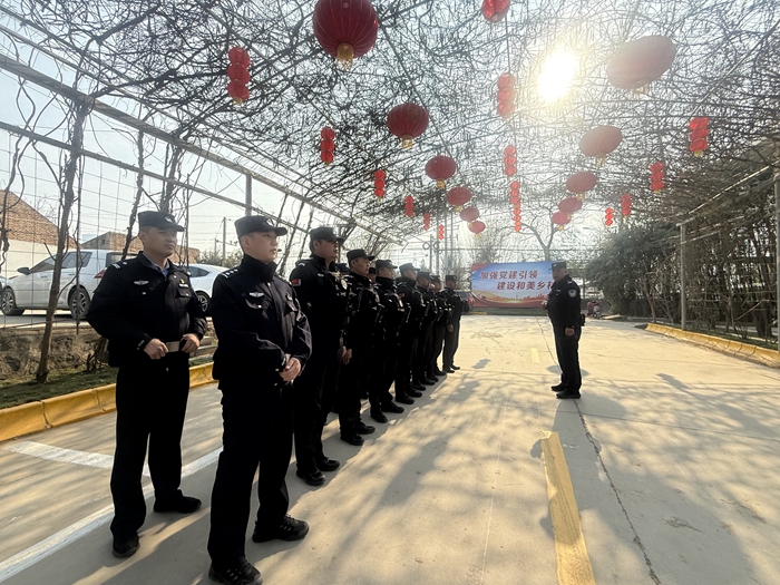 华阴公安圆满完成首场华阴村晚活动安保任务。