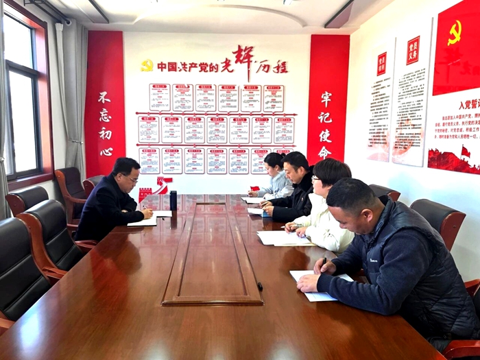 华州区法院高塘法庭召开2025年度工作总结会。 华州区法院高塘法庭召开2025年度工作总结会。