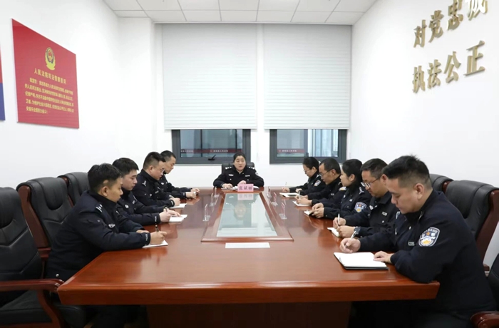 澄城县人民法院法警大队开展庆祝第六个“中国人民警察节”活动。 澄城县人民法院法警大队开展庆祝第六个“中国人民警察节”活动。