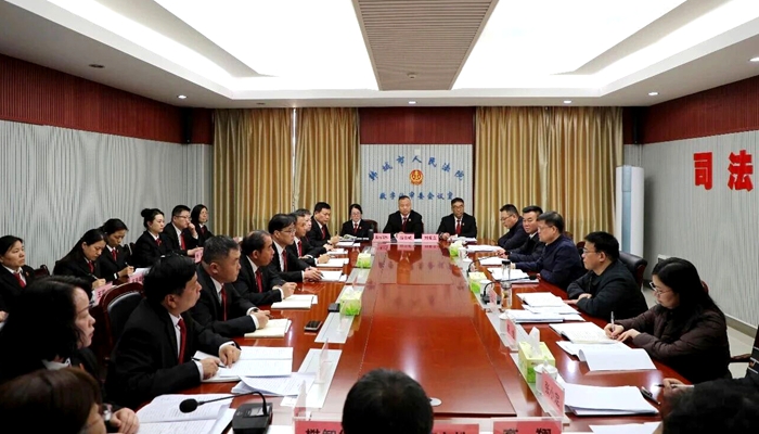 渭南中院党组书记、代院长赵进轩深入韩城市法院调研指导脱薄工作。 渭南中院党组书记、代院长赵进轩深入韩城市法院调研指导脱薄工作。