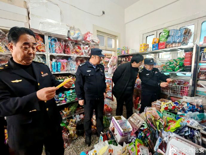 合阳公安开展校园周边环境检查。