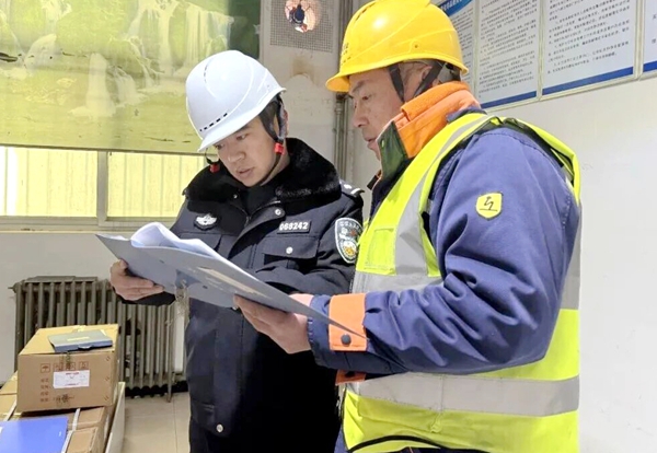 潼关公安禁毒大队开展易制毒化学品企业专项检查.