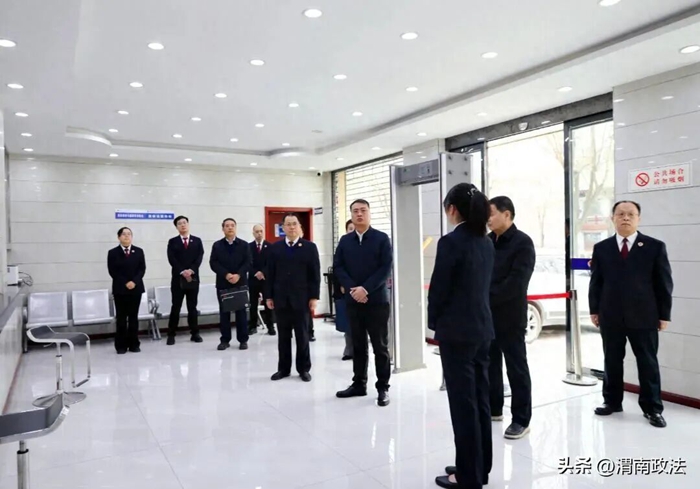 市检察院调研组赴蒲城县检察院调研。