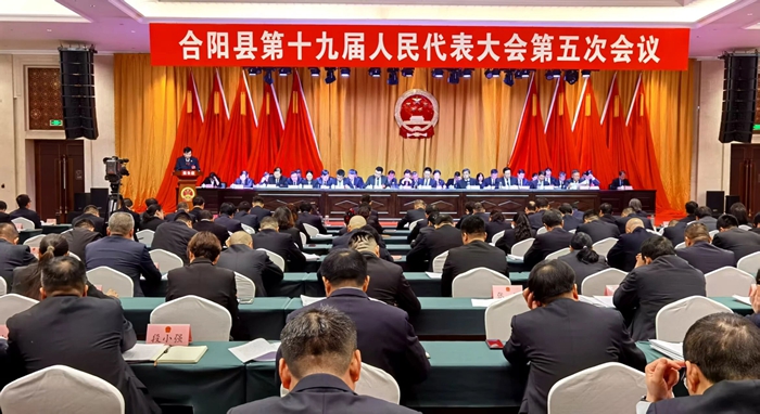 李翔检察长在合阳县第十九届人民代表大会第五次会议上报告工作。