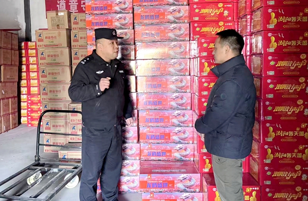 华阴市公安局治安大队开展烟花爆竹专项检查.