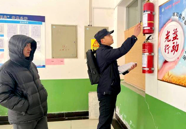 合阳公安开展校园安全风险隐患排查专项行动. 合阳公安开展校园安全风险隐患排查专项行动.