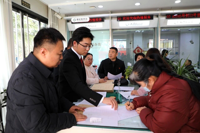 韩城法院集中兑付劳动报酬。