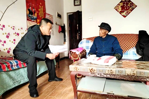 白水县司法局开展“送温暖 办实事”活动. 白水县司法局开展“送温暖 办实事”活动.