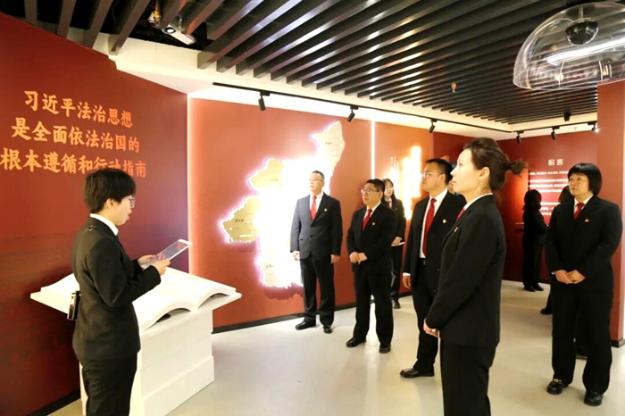 大荔法院党总支组织党员干警赴渭南中院开展党日活动。 大荔法院党总支组织党员干警赴渭南中院开展党日活动。