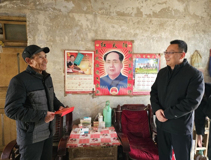 华州区人民检察院党组书记、代检察长王博深入包联镇村开展走访慰问活动。 华州区人民检察院党组书记、代检察长王博深入包联镇村开展走访慰问活动。