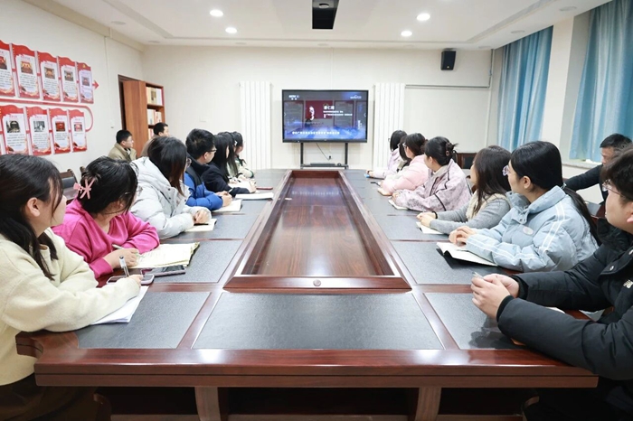 澄城县检察院组织全体青年干警集中观看电视专题片。 澄城县检察院组织全体青年干警集中观看电视专题片。