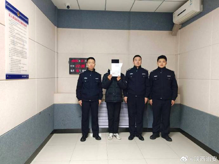 摩托车“炸街”还挑衅交警,合阳警方火速查处。 摩托车“炸街”还挑衅交警,合阳警方火速查处。