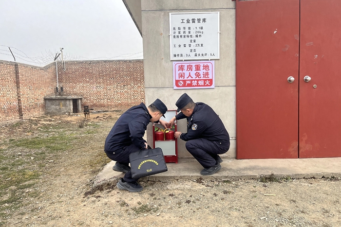 华阴市公安局开展节前涉爆企业安全检查。
