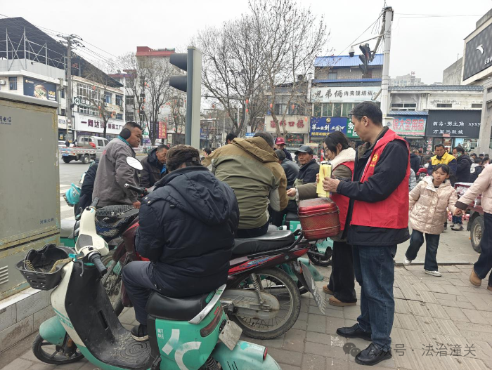 潼关县法律援助中心集中开展“法援惠民生·助力农民工”专项活动。