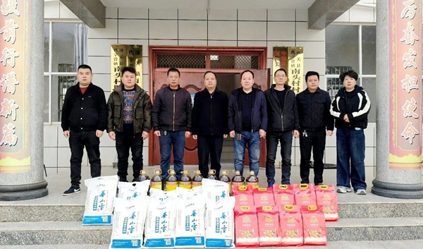 潼关法院开展春节前夕走访慰问活动。