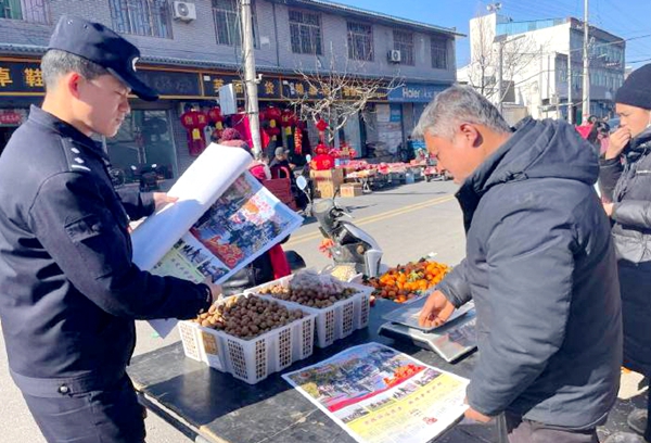 合阳公安走进集会开展反诈及安全防范集中宣传活动。
