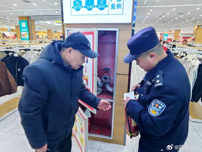 合阳公安开展节前检查。 合阳公安开展节前检查。