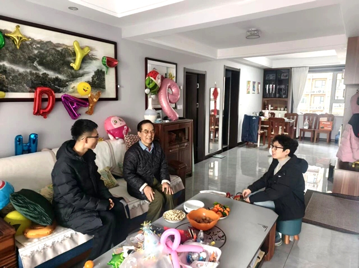 韩城市检察院开展春节走访慰问离退休老同志活动。