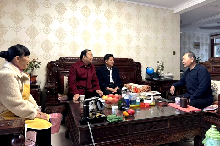 富平县人民法院开展春节前走访慰问活动。