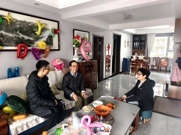 韩城市检察院开展春节走访慰问离退休老同志活动。