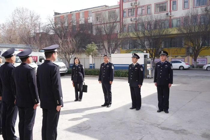 副市长、市公安局长朱小青赴渭南城区，实地检查春节安保工作。