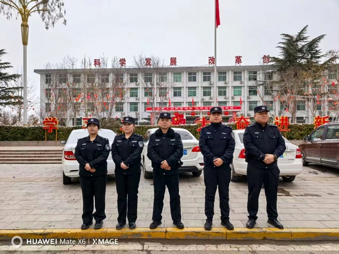 白水县公安局巡特警大队全力做好街面屯警、巡逻防控、应急处突、服务群众、禁燃等各项工作。