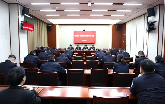 临渭区法院政治部、法警队开展集中学习。