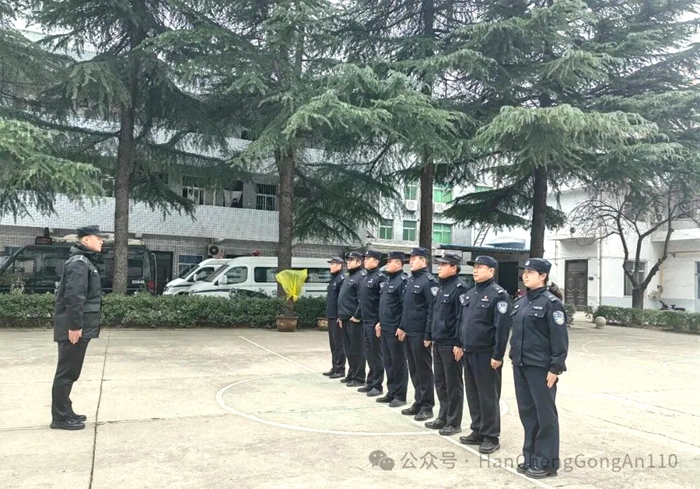 韩城市公安局禁毒大队组织全体民警开展集中学习与实战训练活动。