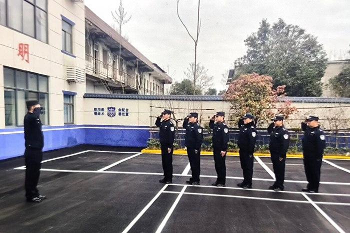 华州公安扎实开展春训队列专项训练。