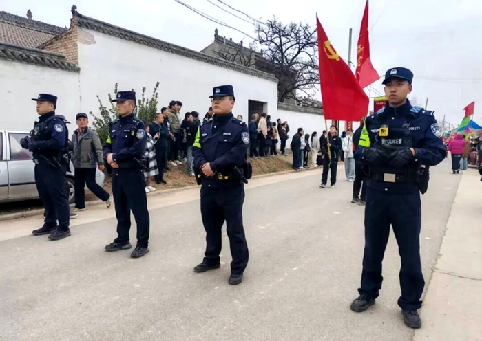 合阳公安路井派出所圆满完成岱堡村社火表演安保任务。