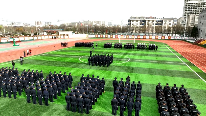 大荔县公安局举行2026年春训队列会操比武。