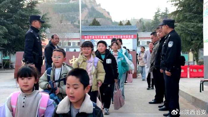 合阳公安洽川派出所扎实开展护校安园系列专项工作。