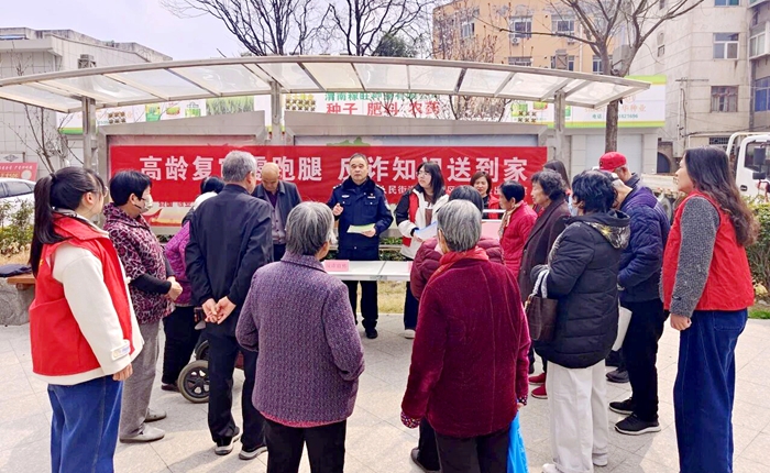 临渭公安开展反诈宣传活动。