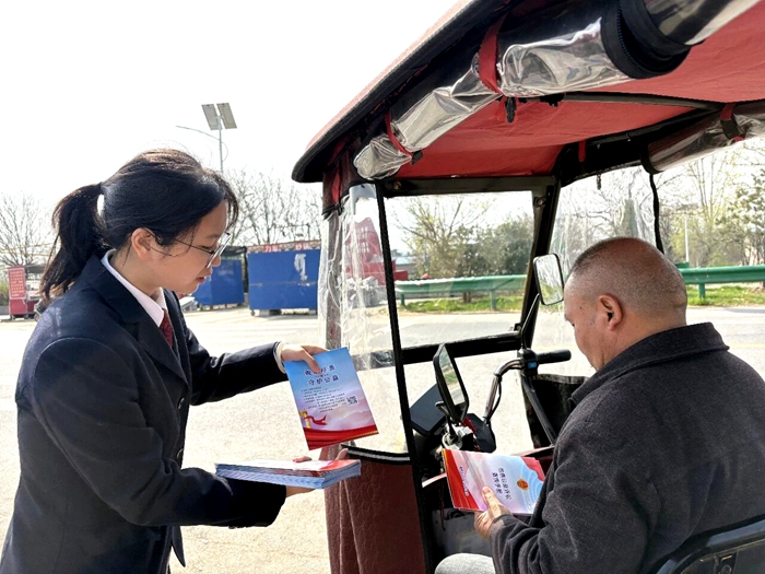 华州区检察院开展“中国水周”法治宣传活动。