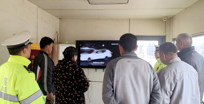 合阳交警开展农村地区道路交通安全宣传活动.