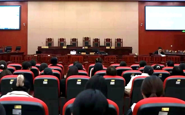 临渭区人民法院组织召开无纸化办公办案专题培训会。