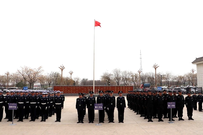 白水县公安局举行2026年春训汇报演练。