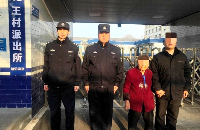 合阳公安找回走失老人.