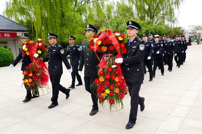 大荔县公安局开展清明缅怀革命先烈活动.
