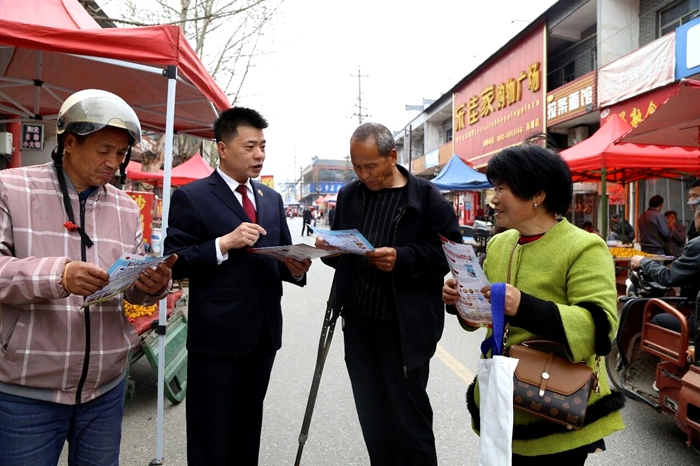 华州区检察院开展全民国家安全教育日暨反邪教警示宣传活动。