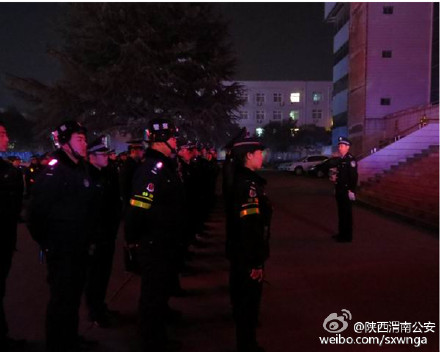 元月5日晚，按市局统一安排，城区三所、巡特警大队和机关参加巡防工作的民警共100人，在市局大院列队集合，警务督察队对车辆、装备、人员到岗情况进行现场督察，党委书记、局长沈军对巡防工作进行了再战前动员。