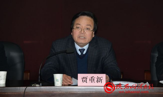 “平安渭南 人人参与”各界人士谈平安建设座谈会上，市委政法委副书记、综治办主任贾重新作总结讲话。记者 杨青山 摄