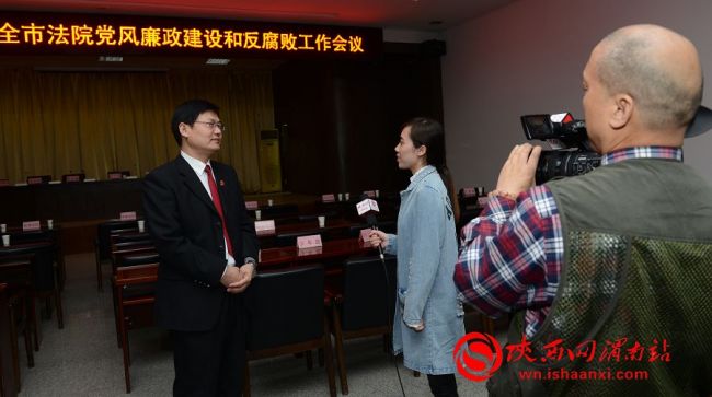 会后，陕西网渭南站记者就富平县新年度工作思路和措施，对富平县法院院长党宏军进行了专访。记者 杨青山 摄