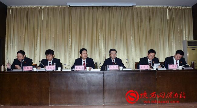 市中院党组书记、院长李永强作重要讲话，市中院党组成员、副院长张小钢作2014年度党风廉政建设和反腐败工作报告。中院领导班子成员、全体法官干警以及各基层法院院长等人参加了会议。会议由党组成员、副院长田永华主持。记者 杨青山 摄