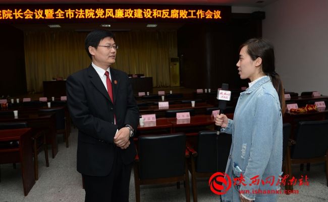 会后，陕西网渭南站记者就富平县新年度工作思路和措施，对富平县法院院长党宏军进行了专访。记者 杨青山 摄