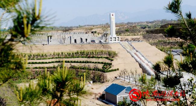 潼关县正在修建的烈士陵园。记者 杨青山 摄