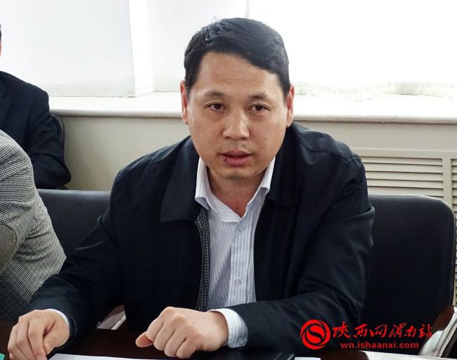 政治部主任李永刚主持会议。陕西网渭南站记者 王丽华 摄