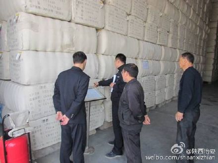 渭南官池所组织民警对辖区内中小型企业进行安全排查。